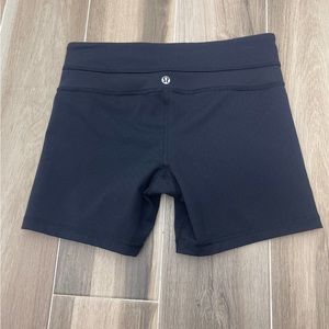 Lululemon Groove Short *Full-On Luon Shine Dot Black/Black sz4 NWOT biker shorts